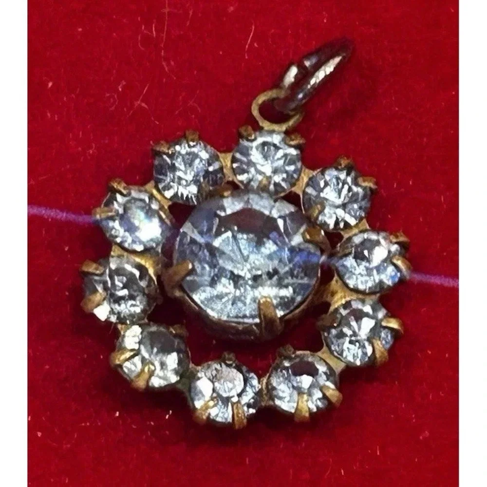 Vintage pendant Sparkly Blue stones
